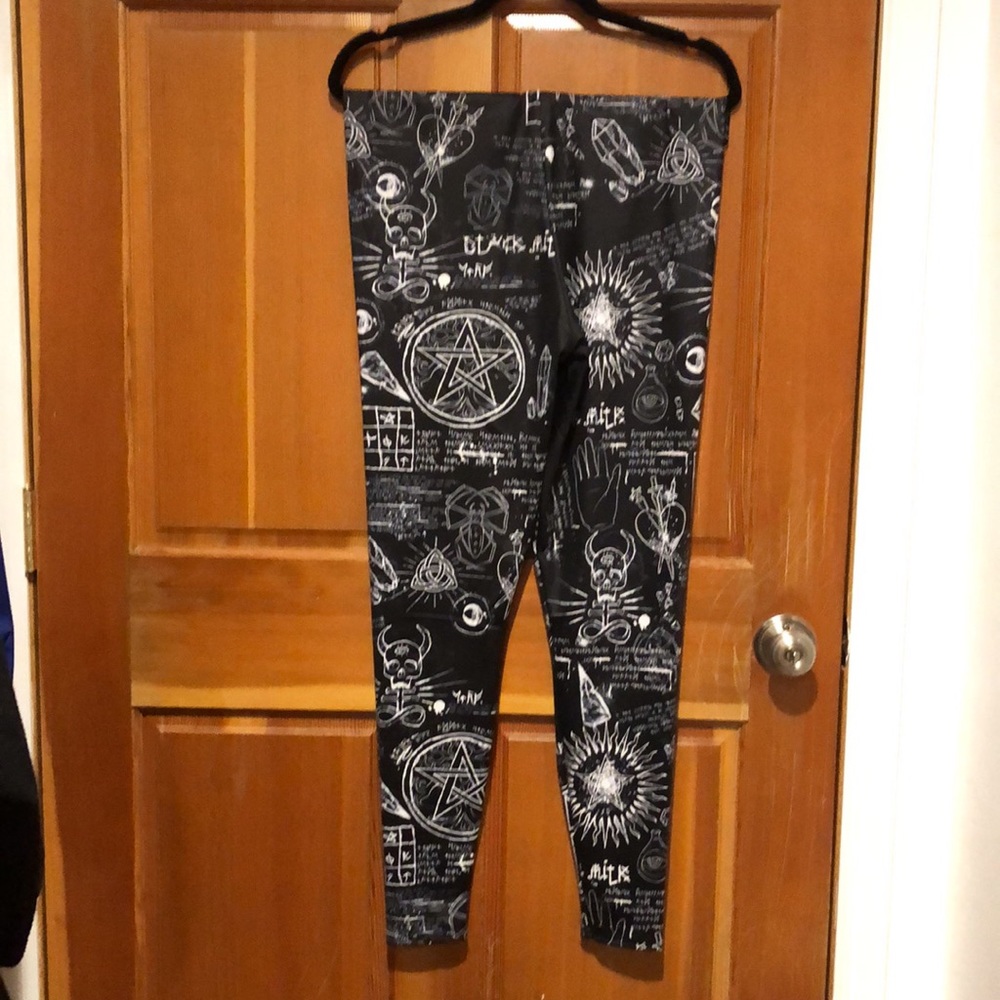 Blackmilk Black and White Graphic Leggings - Picture 4 of 4